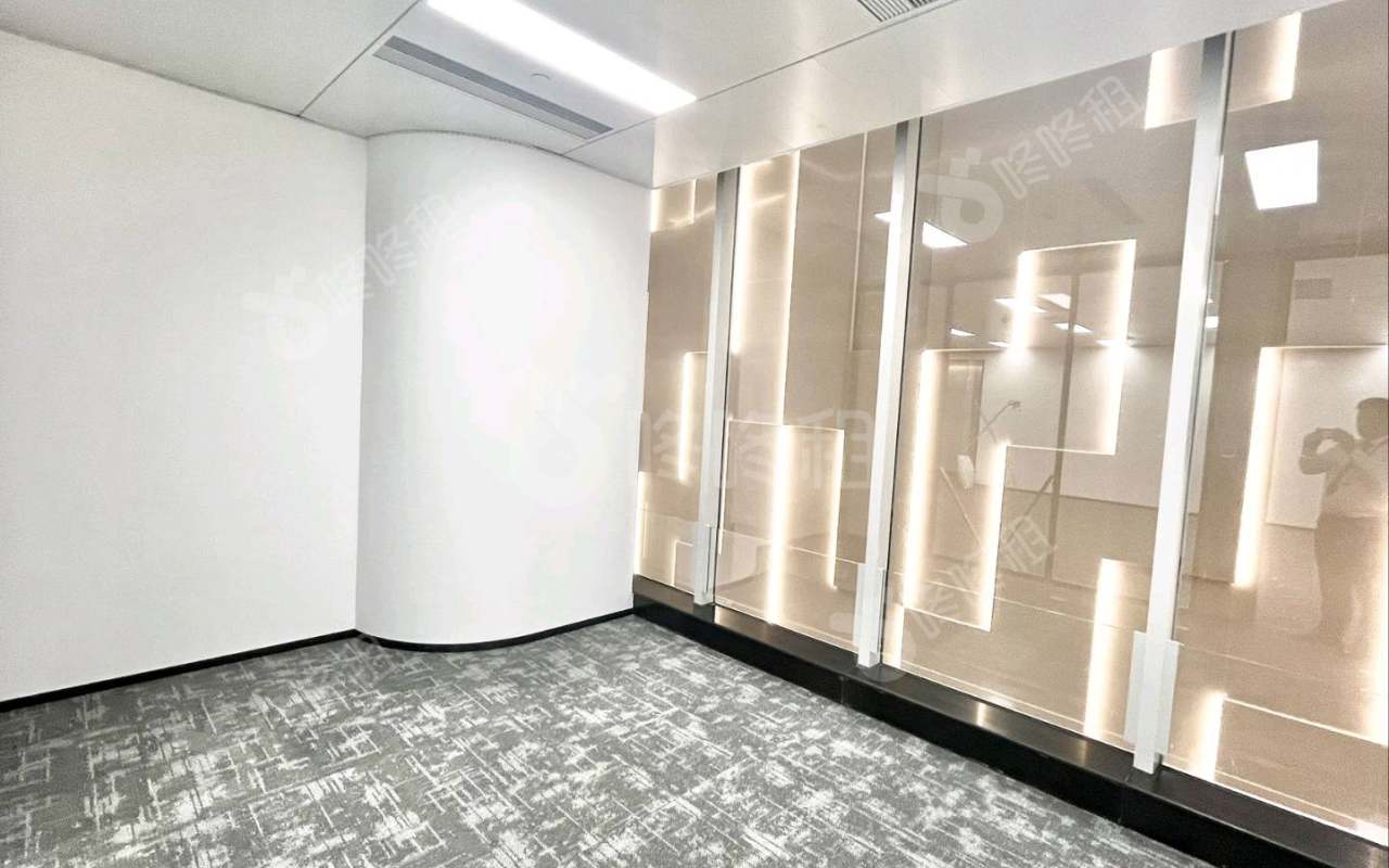 汉银广场_616平_精装_办公室隔间