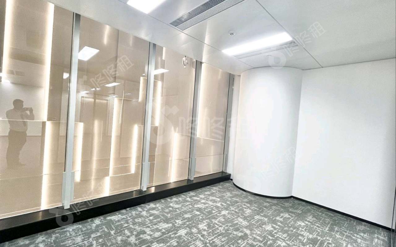 汉银广场_616平_精装_办公室隔间