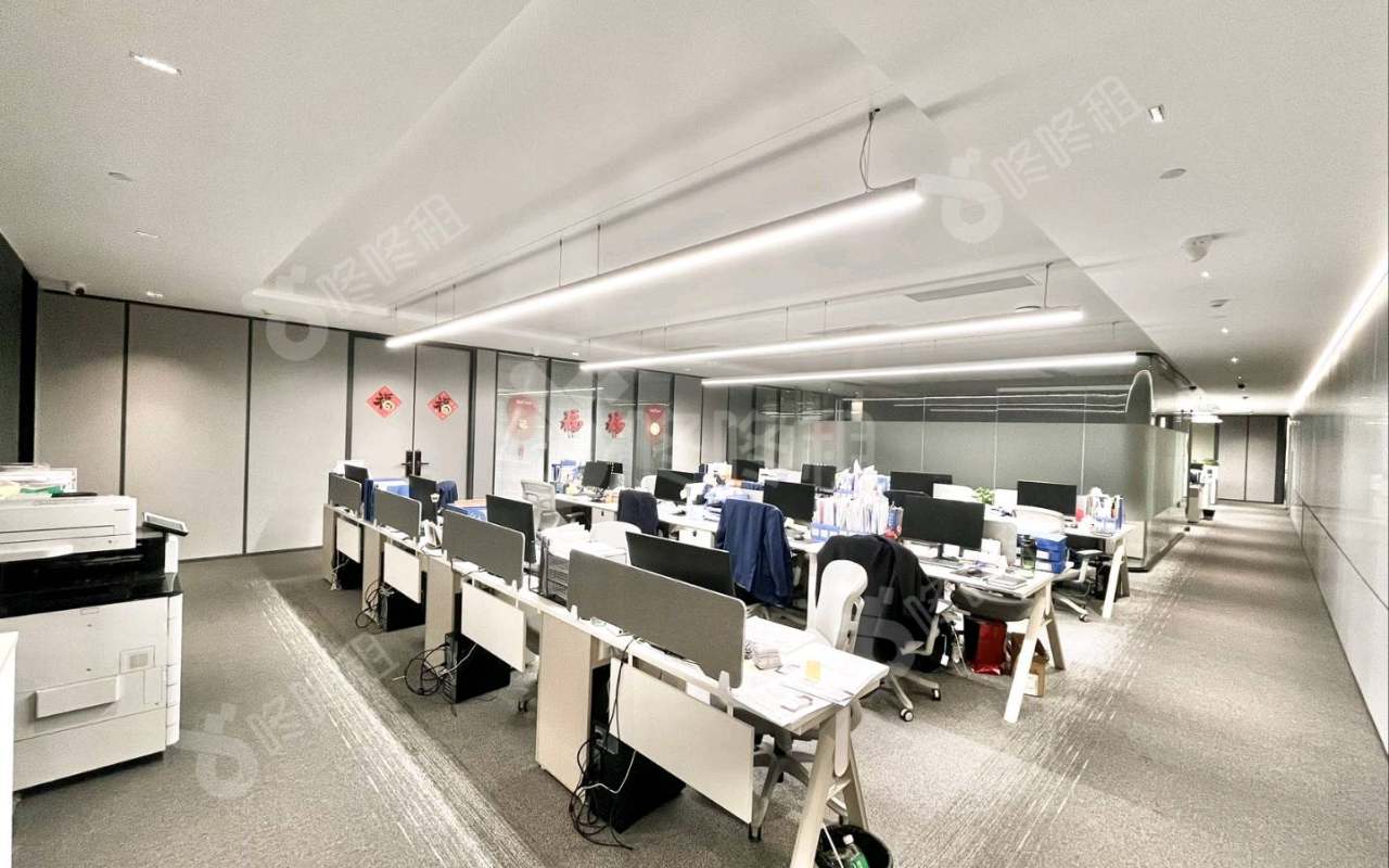 汉银广场_1430平_豪装_办公室开间