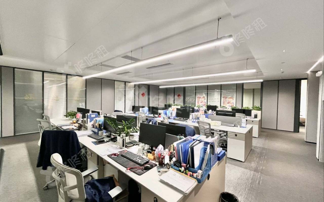 汉银广场_1430平_豪装_办公室开间