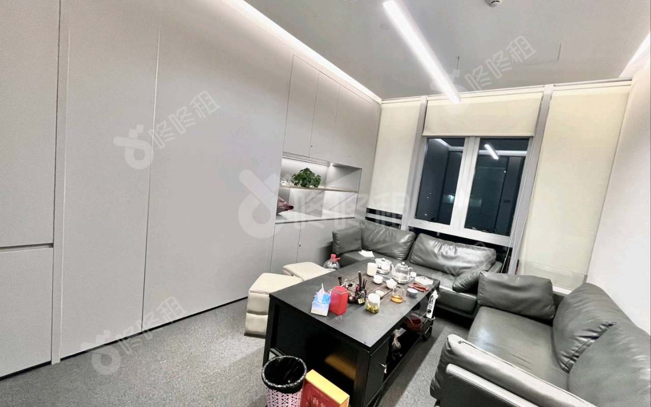 汉银广场_1430平_豪装_办公室隔间