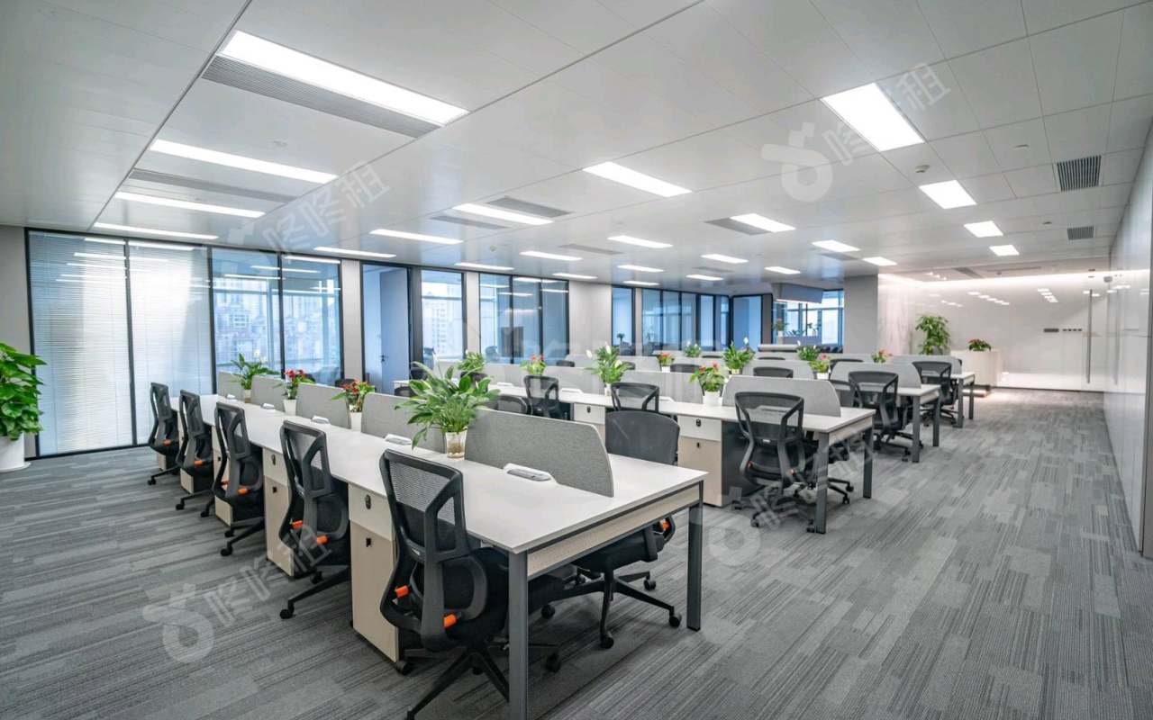 汉银广场_652平_精装_办公室开间