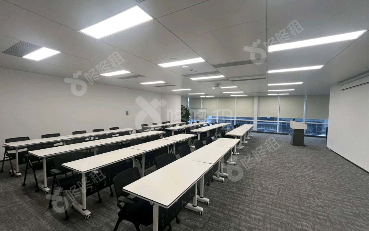 汉银广场_652平_精装_办公室开间