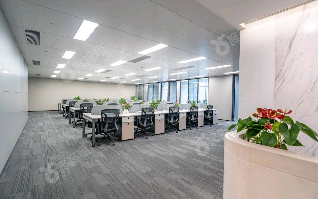 汉银广场_652平_精装_办公室开间