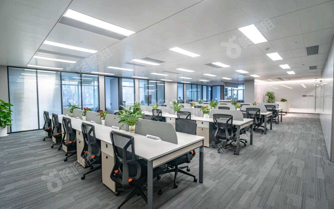 汉银广场_702平_定制装修_办公室开间