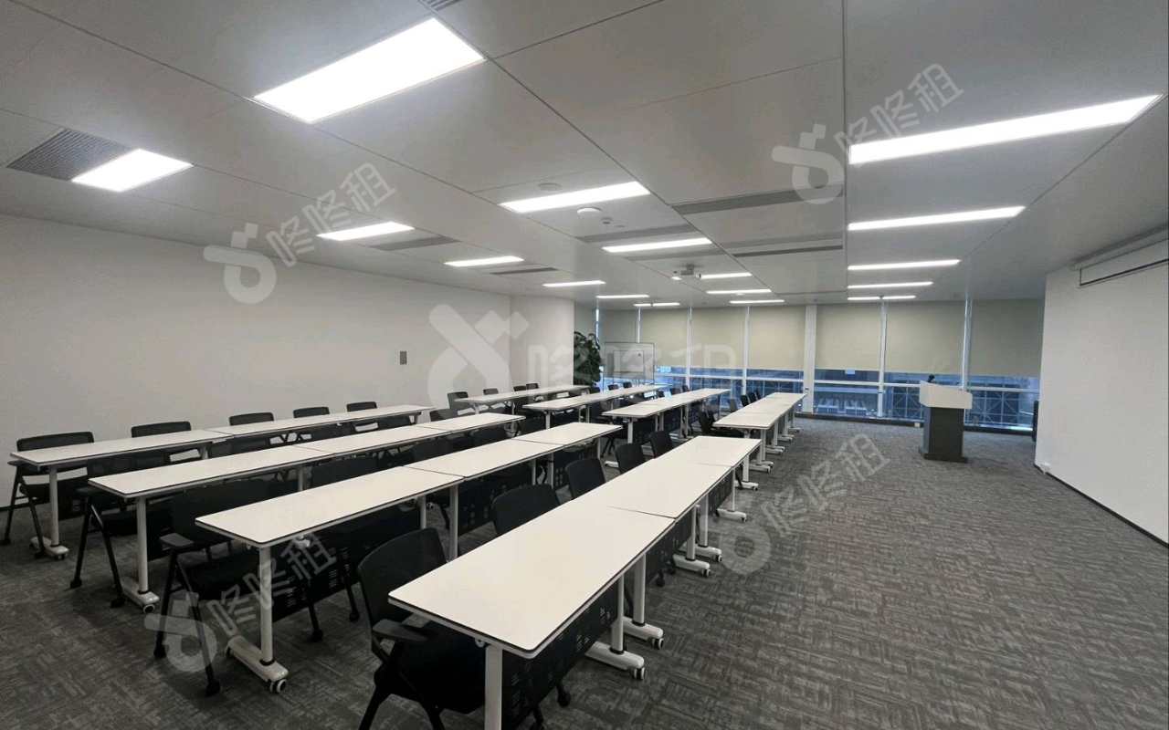 汉银广场_702平_定制装修_办公室隔间