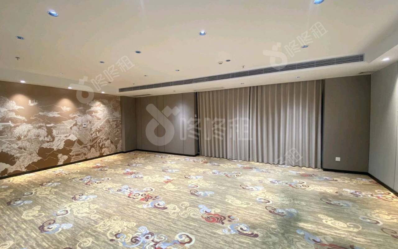 番山创业中心_477平_精装_办公室隔间