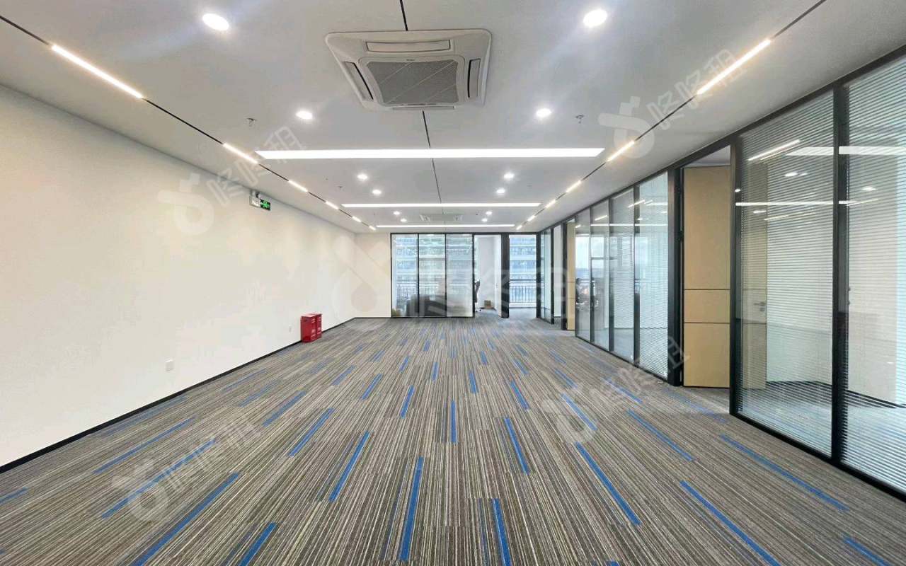 天安云谷一期_297平_精装_办公室开间