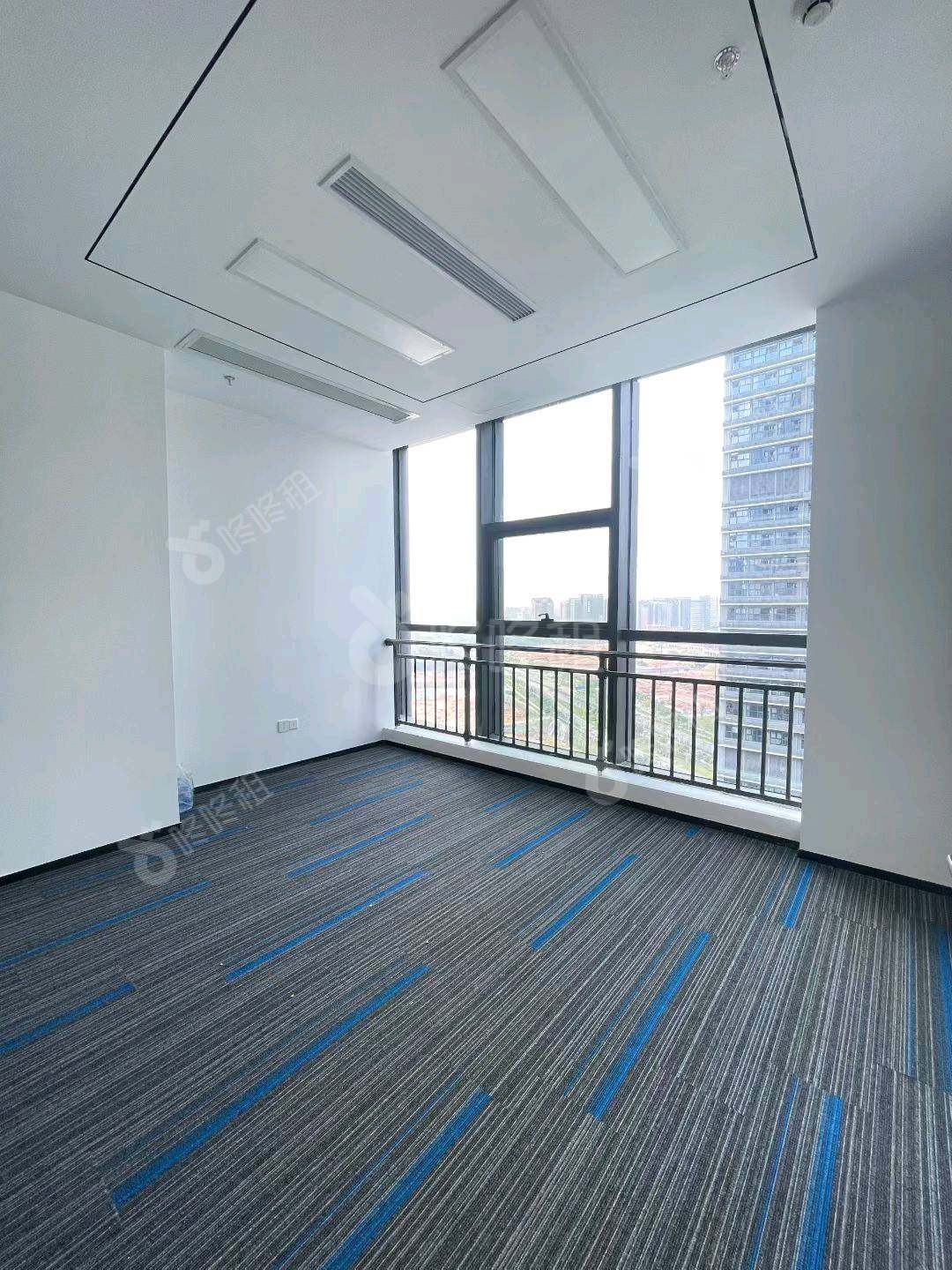 天安云谷一期_297平_精装_办公室隔间