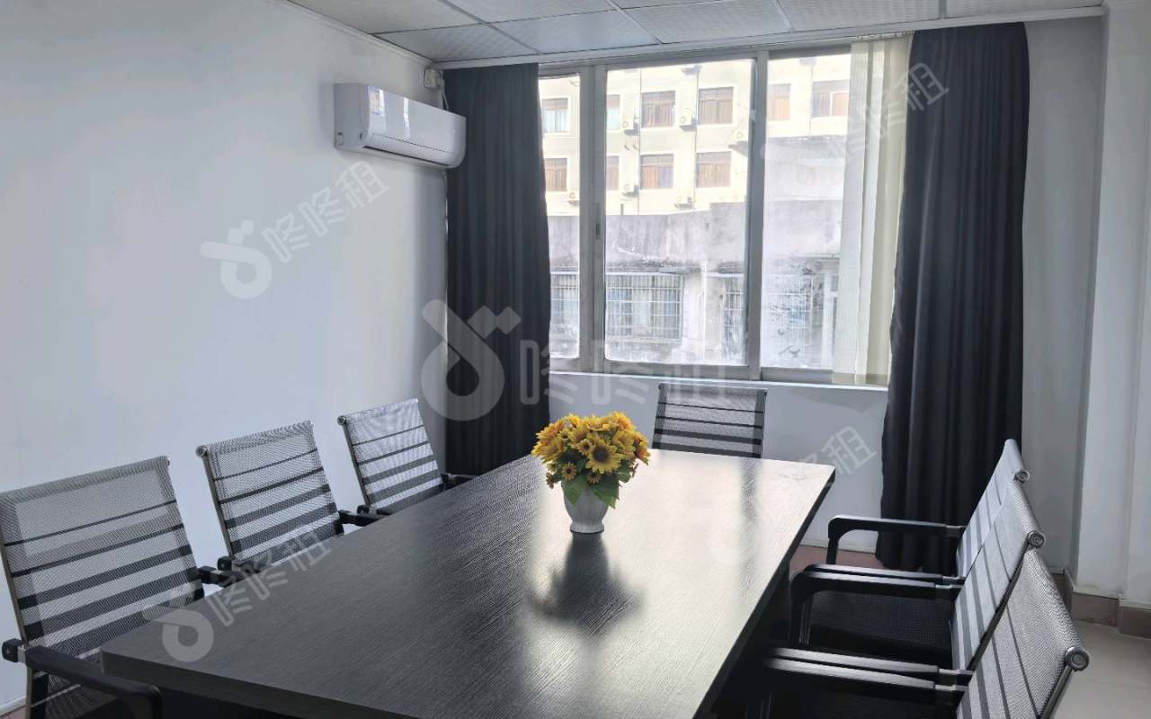 珠鹰大厦_36平_精装_办公室开间