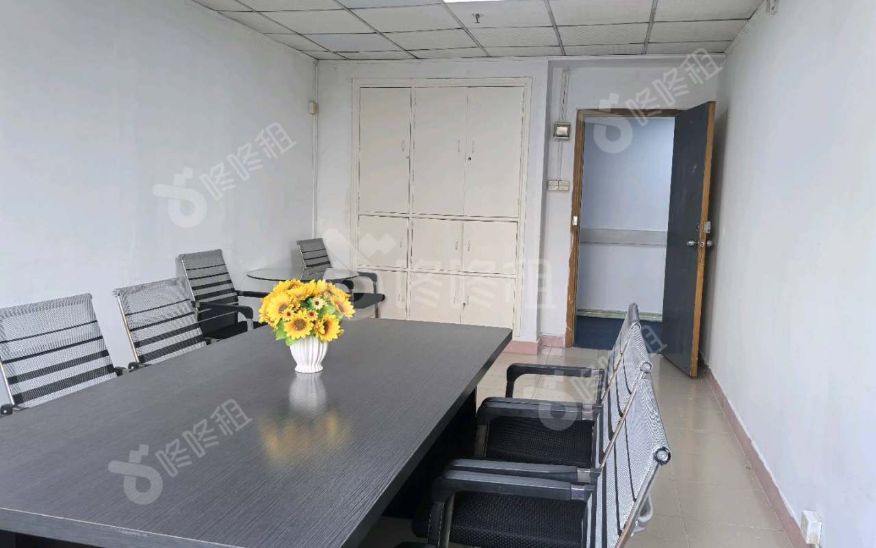 珠鹰大厦_36平_精装_办公室开间