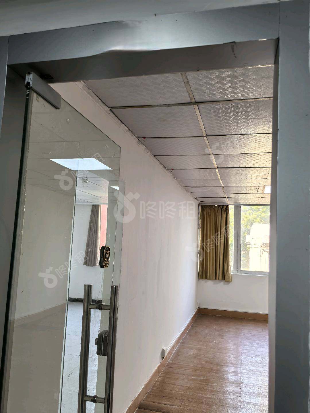 珠鹰大厦_72平_精装_前台