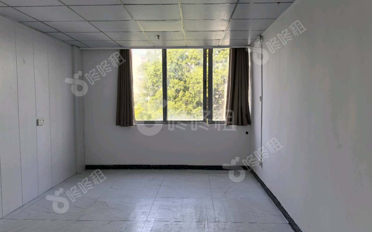 珠鹰大厦_72平_精装_办公室隔间