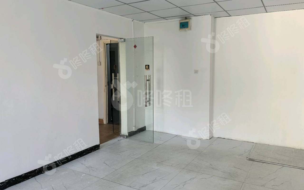 珠鹰大厦_72平_精装_办公室隔间