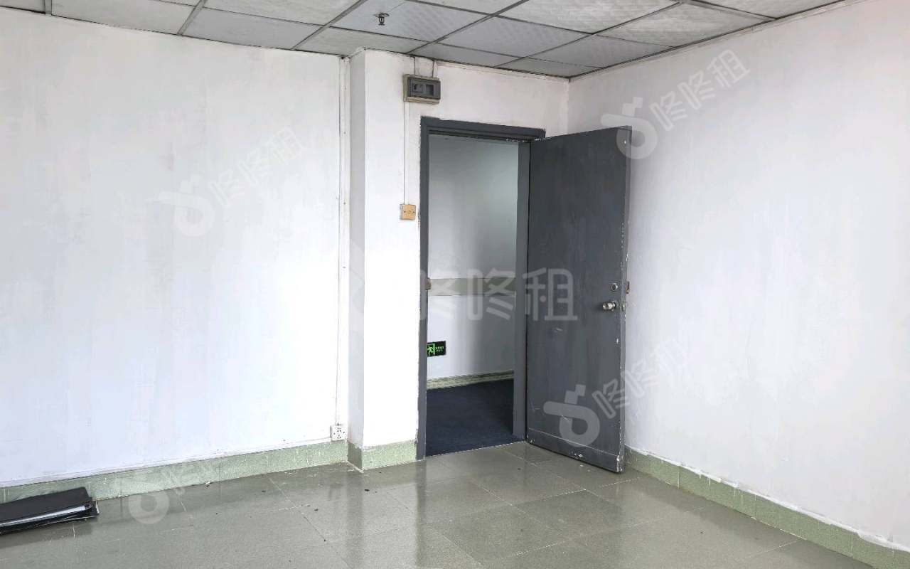 珠鹰大厦_28平_精装_办公室开间