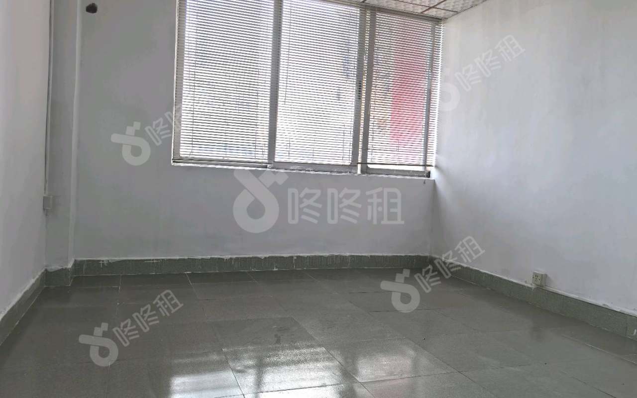 珠鹰大厦_28平_精装_办公室开间