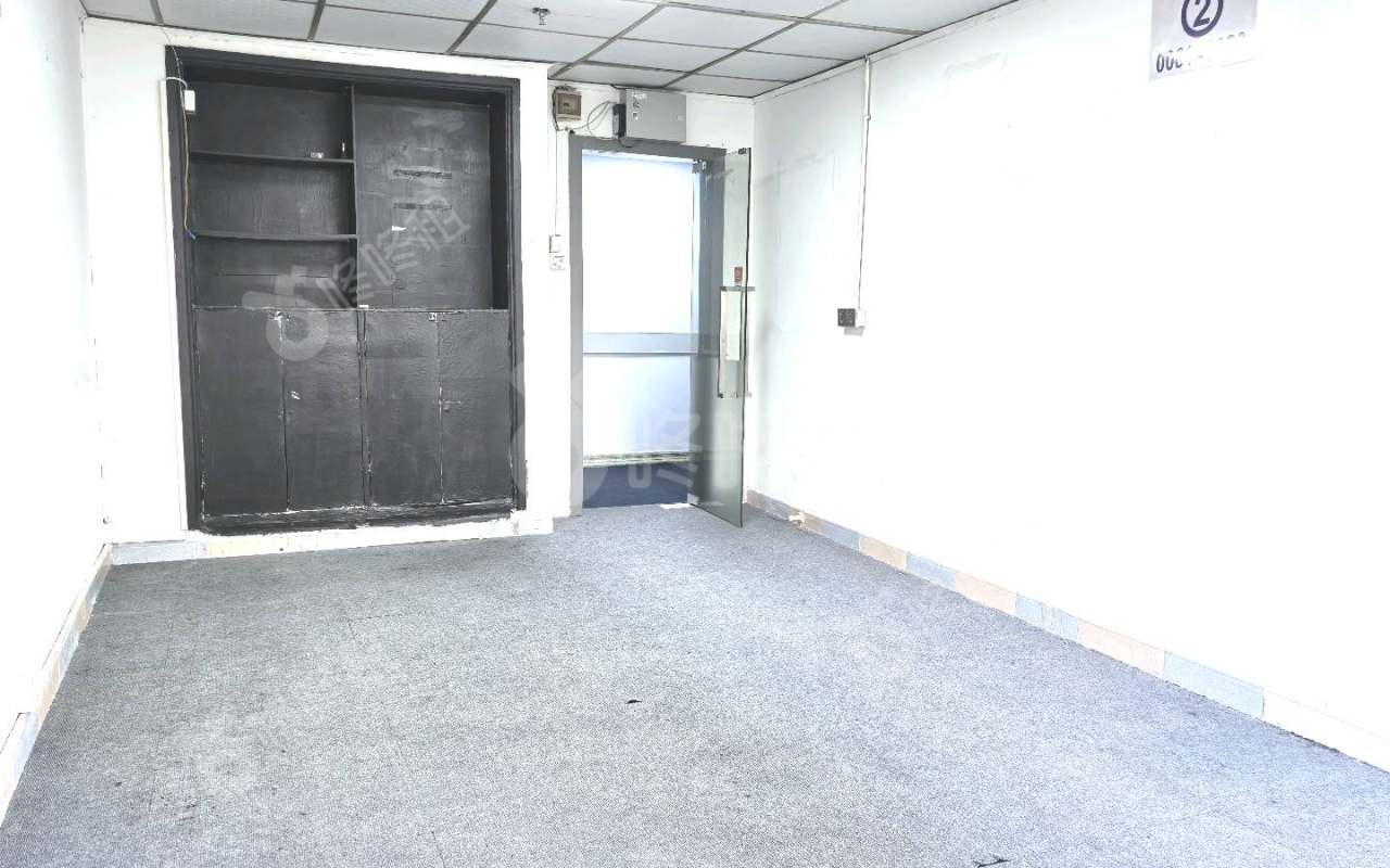 珠鹰大厦_36平_精装_办公室开间