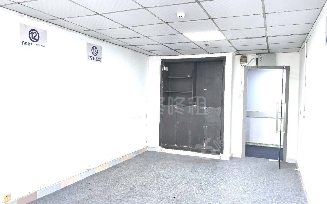 珠鹰大厦_36平_精装_办公室开间