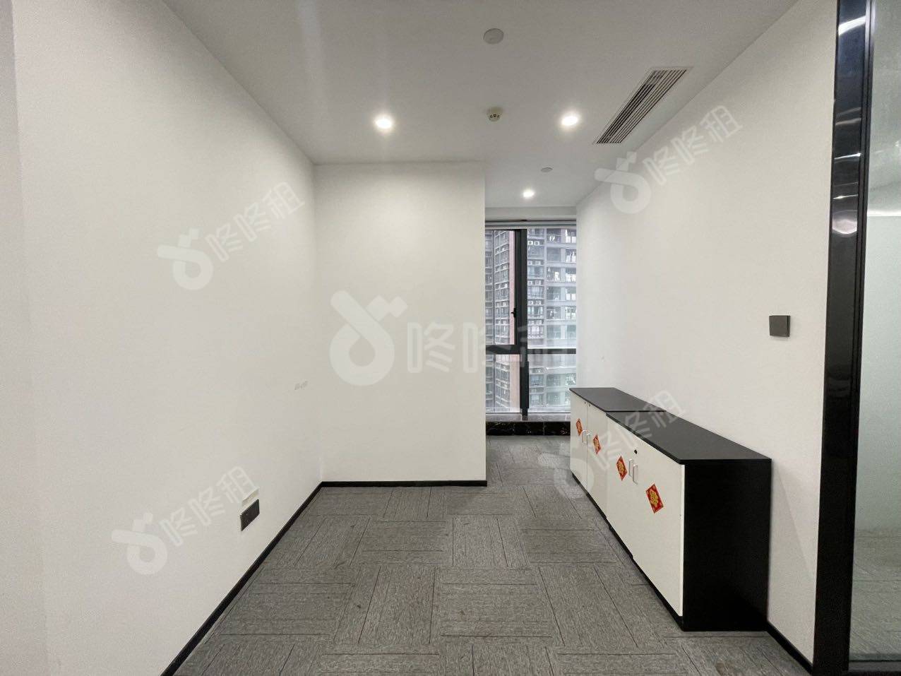 京基御景峯大厦_183平_精装_办公室隔间