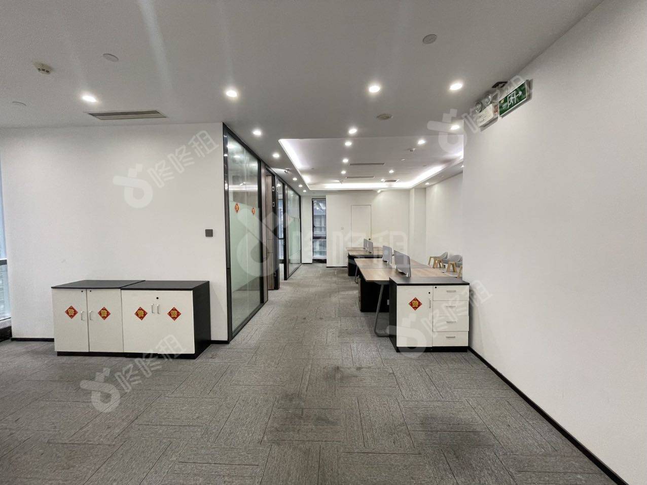 京基御景峯大厦_183平_精装_办公室开间
