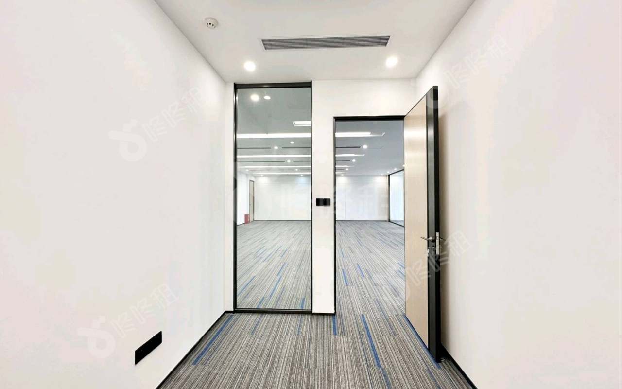 华新中心_545平_精装_办公室隔间