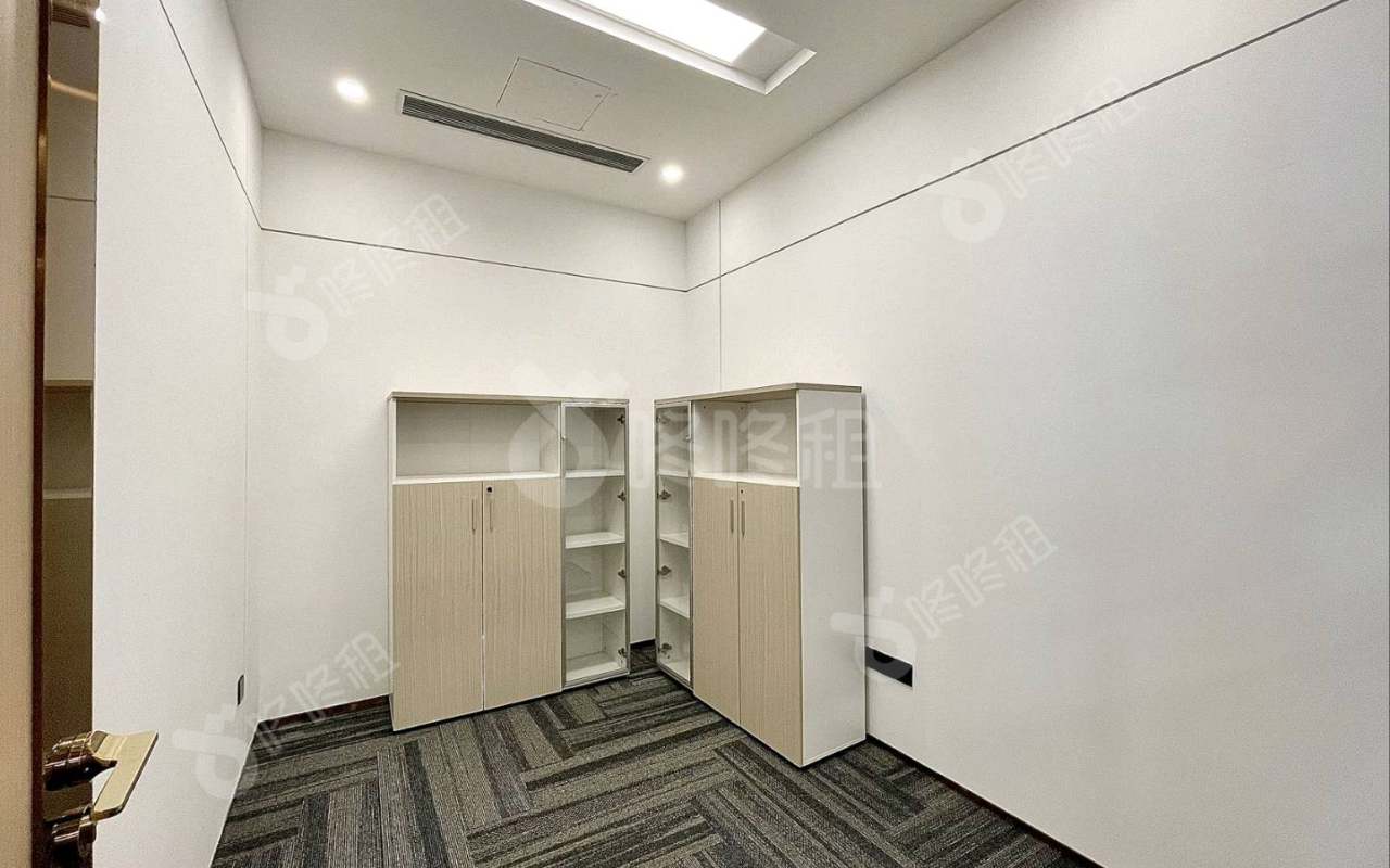 华新中心_412平_精装_办公室隔间