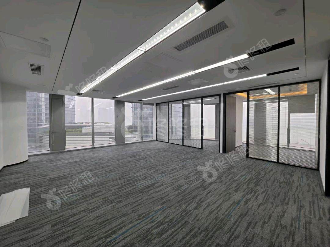 保利叁悦广场_184平_精装_办公室开间