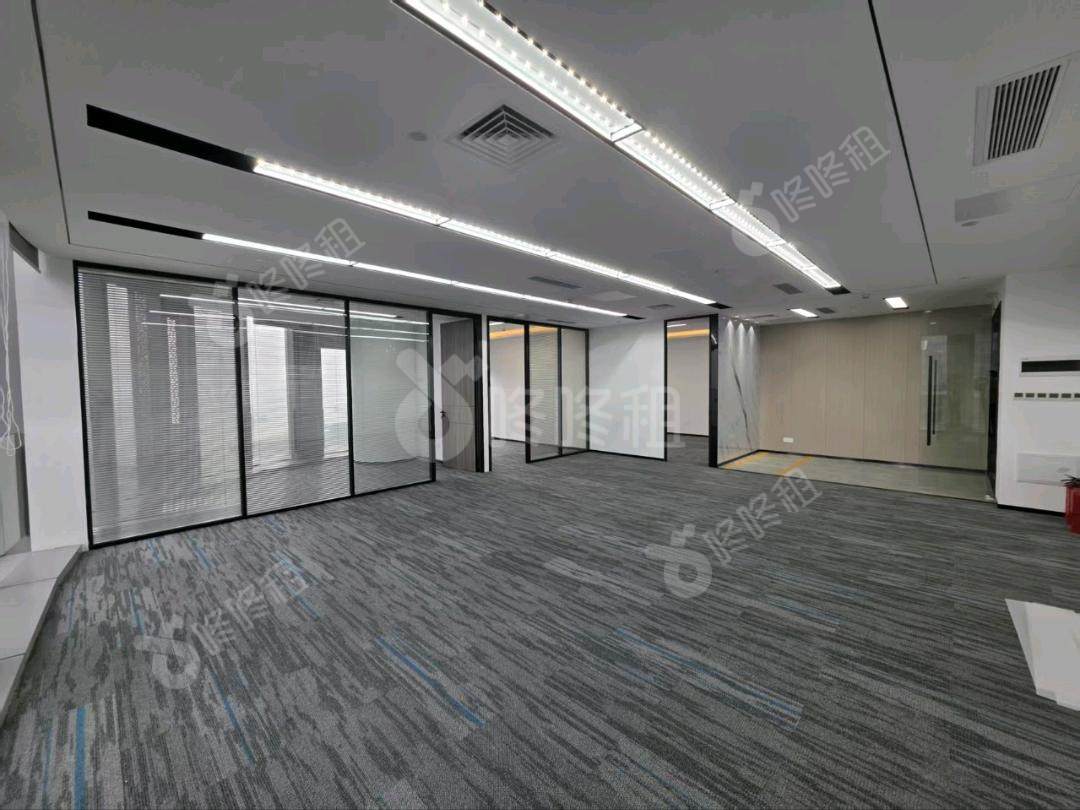 保利叁悦广场_184平_精装_办公室开间