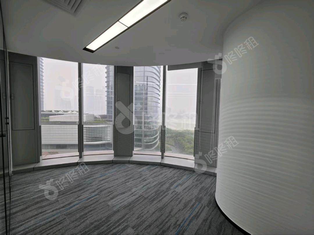 保利叁悦广场_184平_精装_办公室隔间