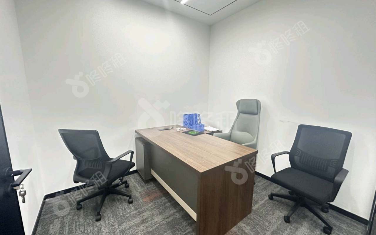 富力盈信大厦_131平_精装_办公室隔间