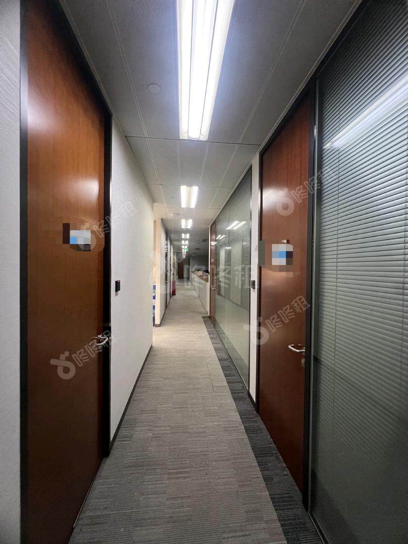 广州银行大厦_2400平_精装_办公室开间