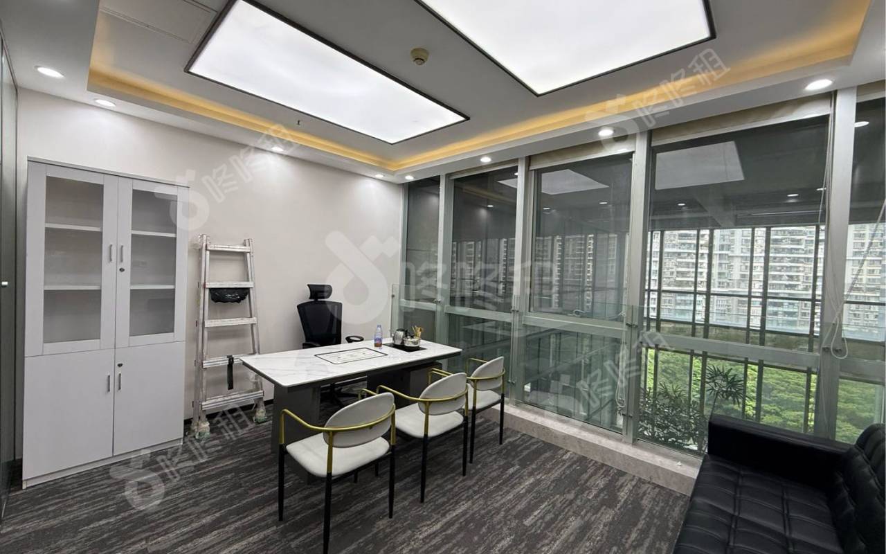 海岸城大厦_178平_精装_办公室隔间