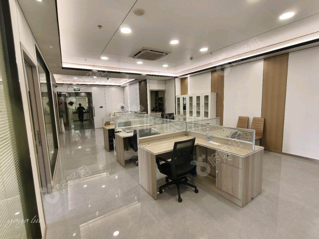 TCL国际E城_350平_精装_办公室开间