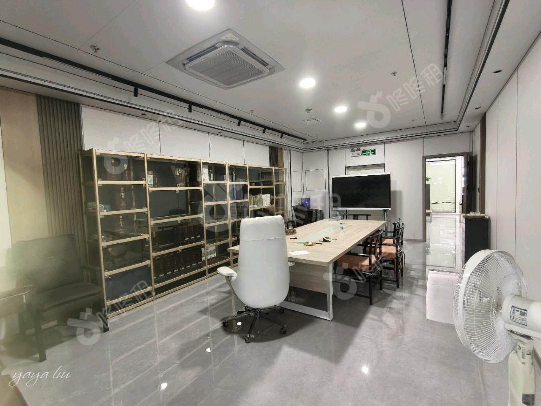 TCL国际E城_350平_精装_办公室开间