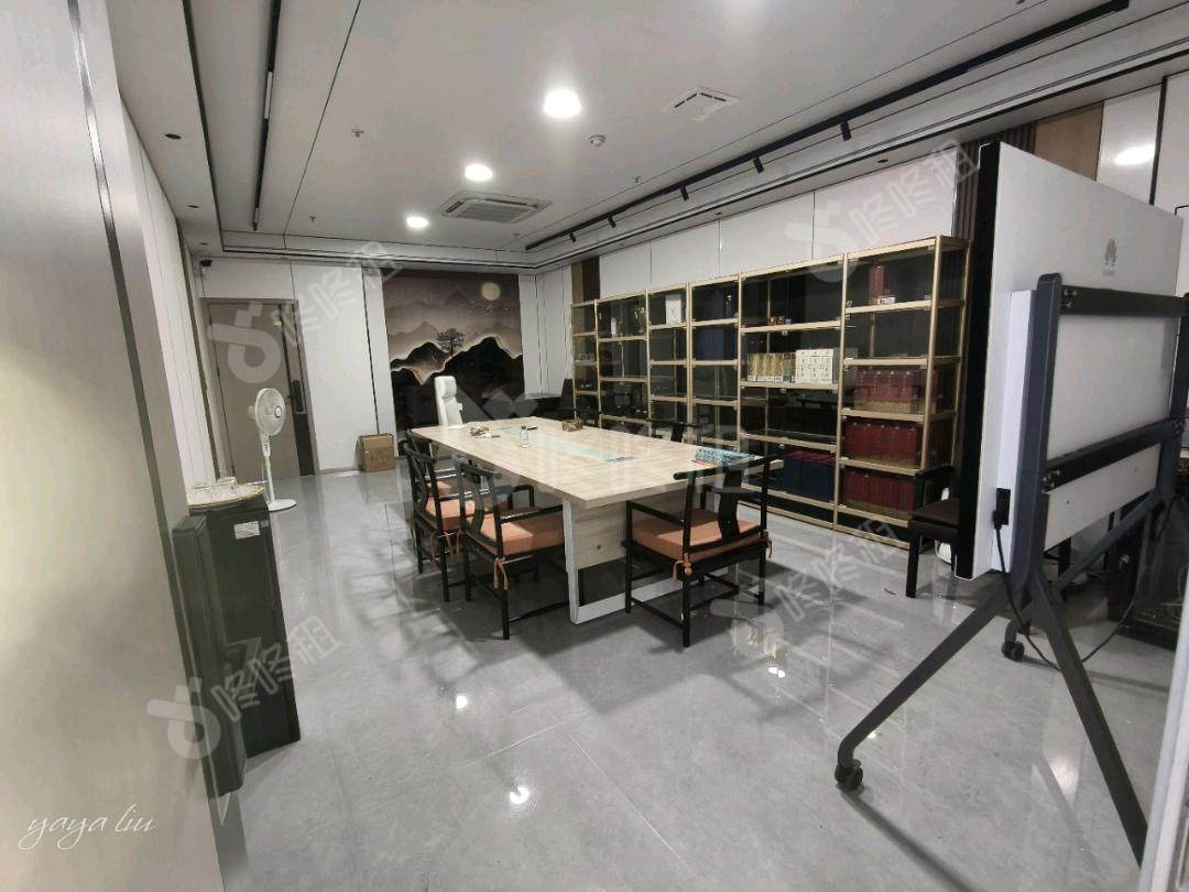 TCL国际E城_350平_精装_办公室开间