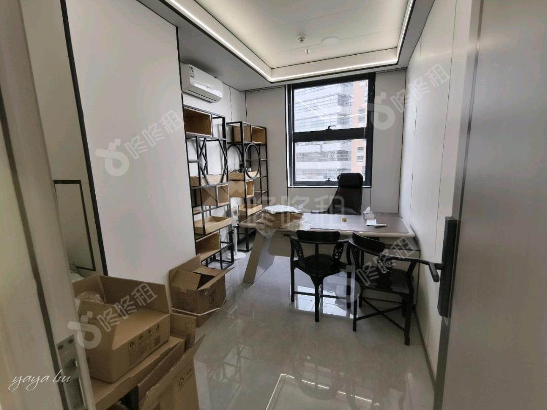 TCL国际E城_350平_精装_办公室隔间