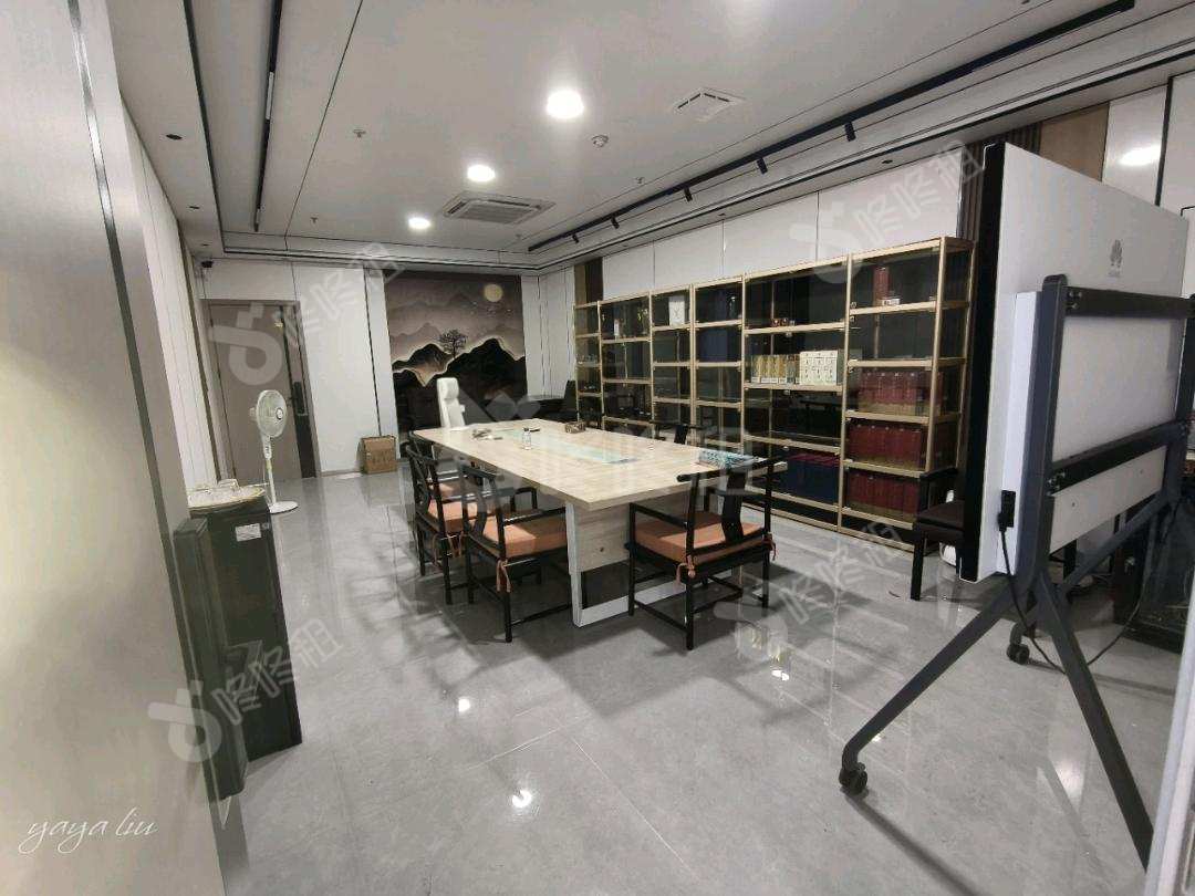 TCL国际E城_350平_精装_办公室开间