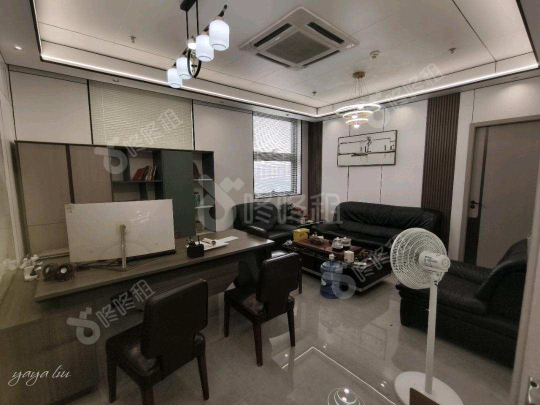 TCL国际E城_350平_精装_办公室隔间