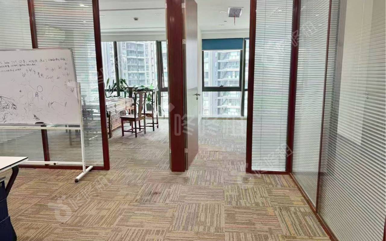 中执时代广场（粤商中心）_168平_精装_办公室开间