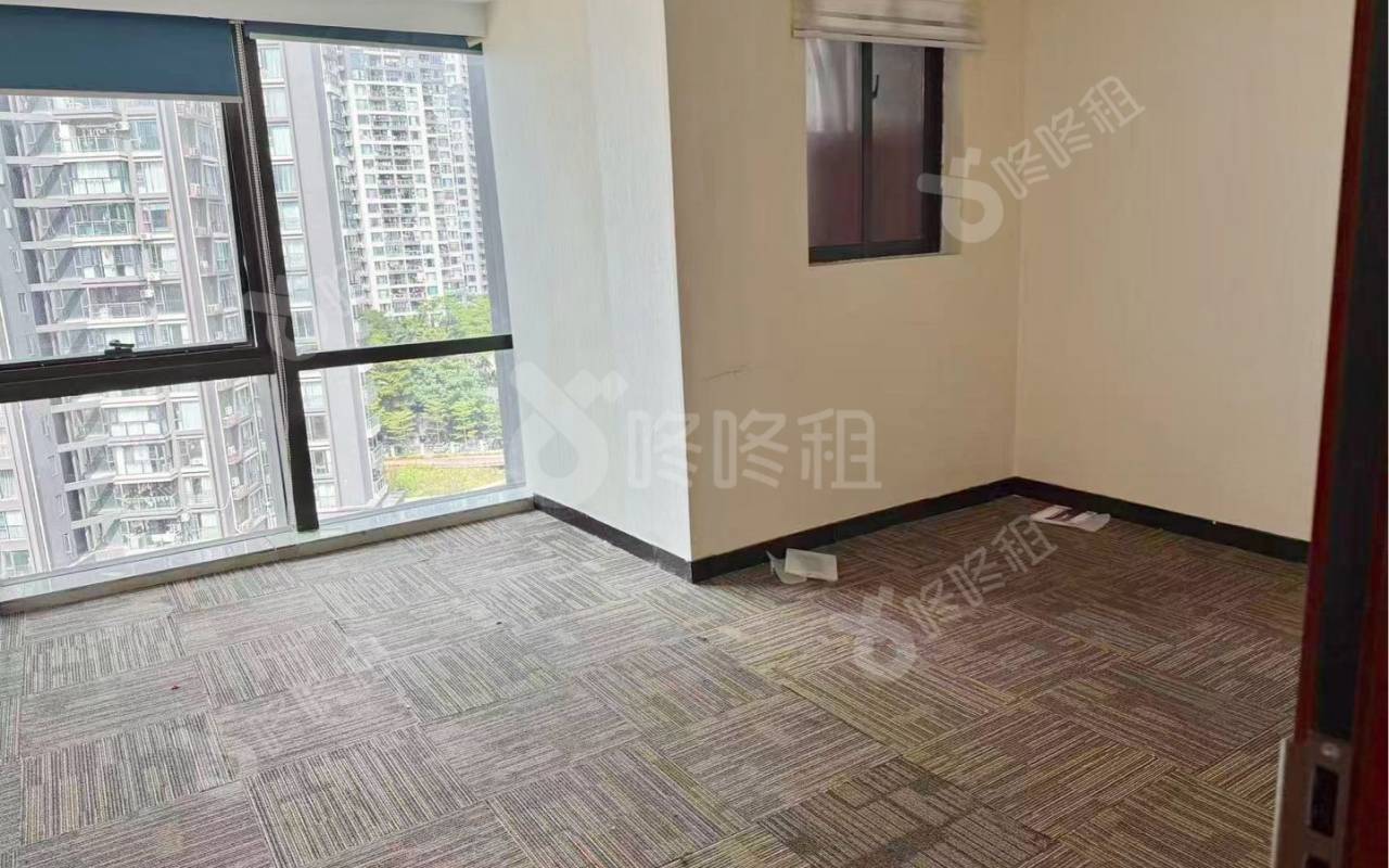 中执时代广场（粤商中心）_168平_精装_办公室隔间