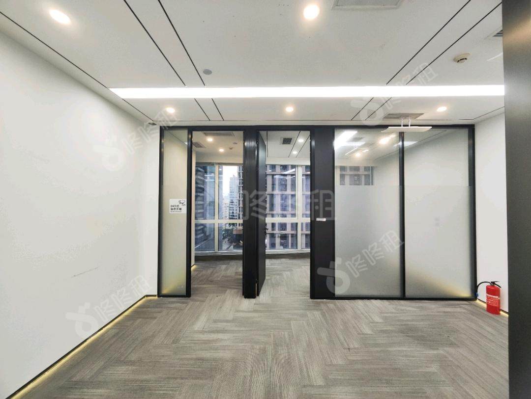 华润置地大厦_98平_精装_办公室开间