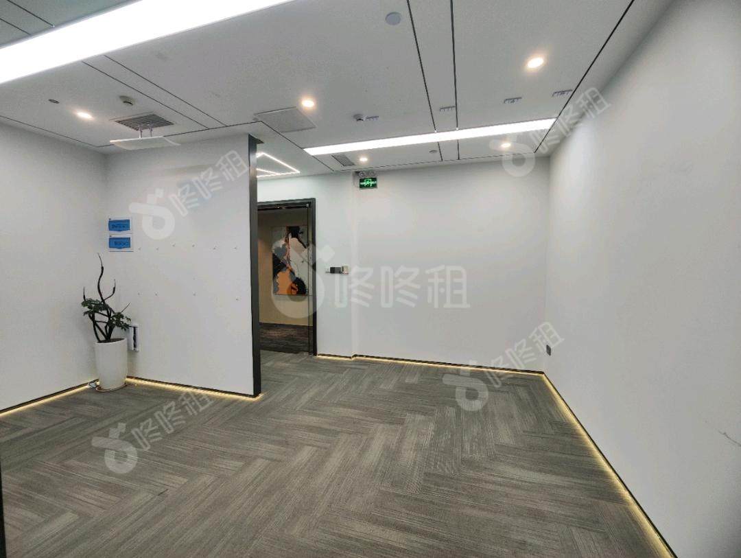 华润置地大厦_98平_精装_办公室开间