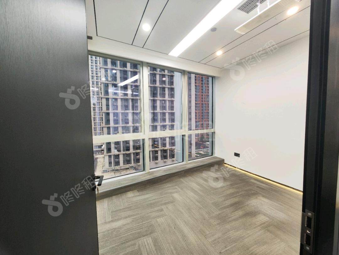 华润置地大厦_98平_精装_办公室隔间