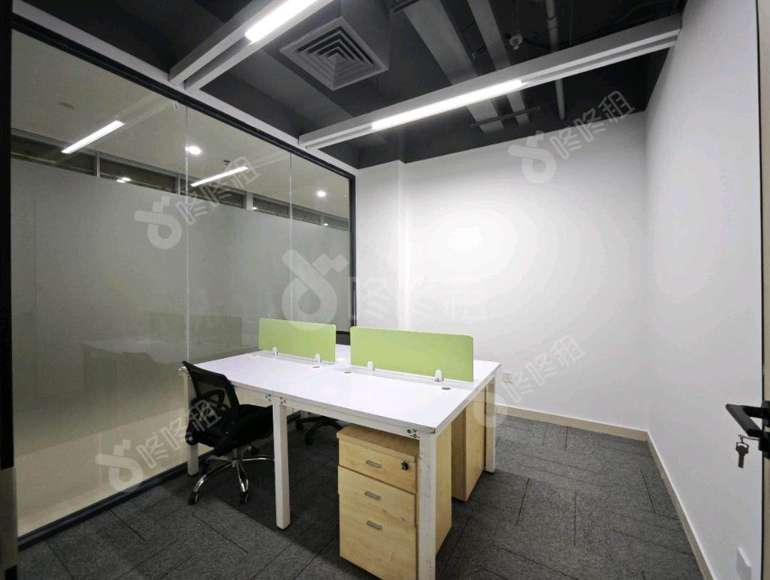 兰光科技大厦_150平_精装_办公室隔间