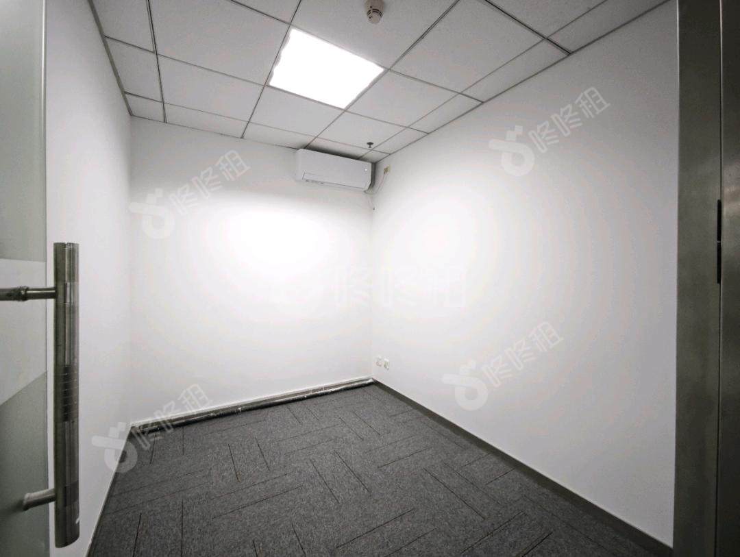 兰光科技大厦_147平_精装_办公室隔间