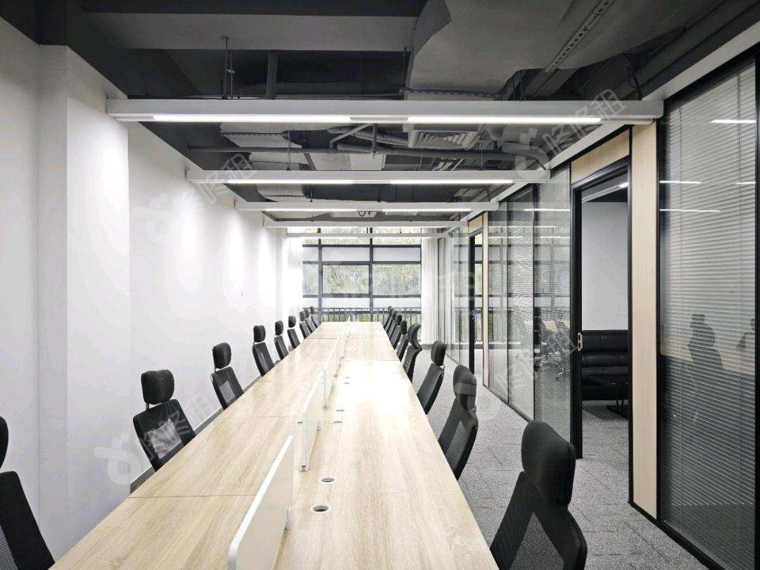 兰光科技大厦_192平_精装_办公室开间