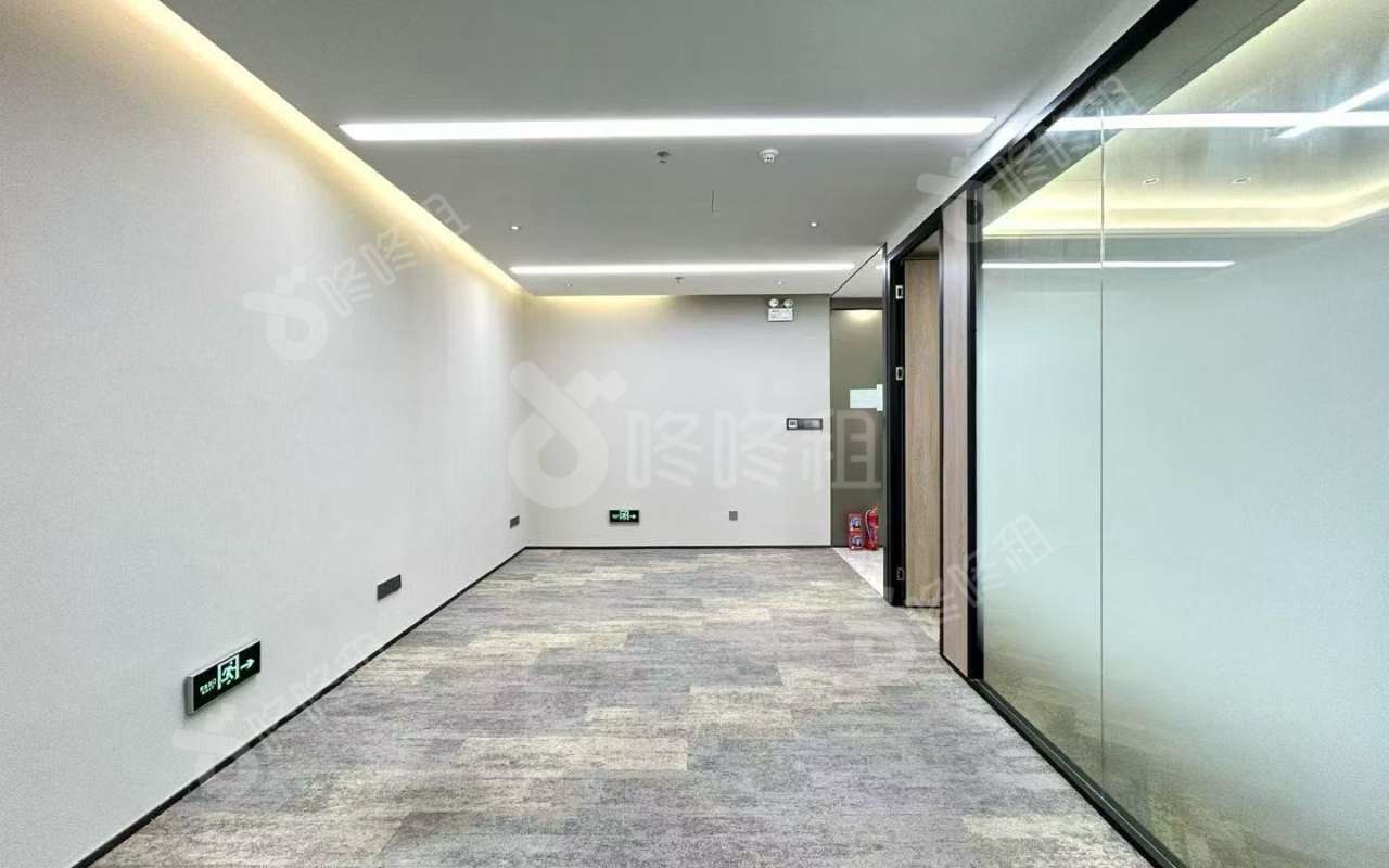 金中环商务大厦_183平_精装_办公室开间