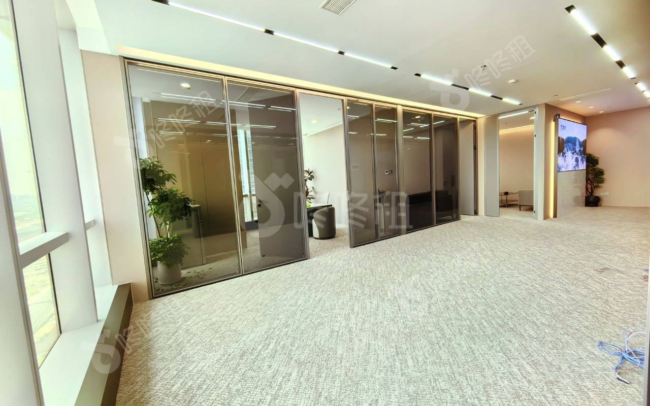 中洲控股中心_238平_精装_办公室开间