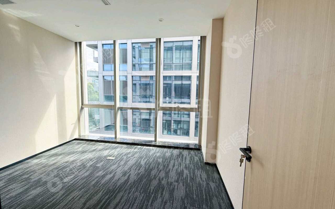 侨城坊_531平_精装_办公室隔间