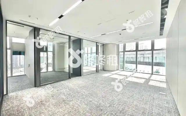 康泰创新广场_200平_精装_办公室开间